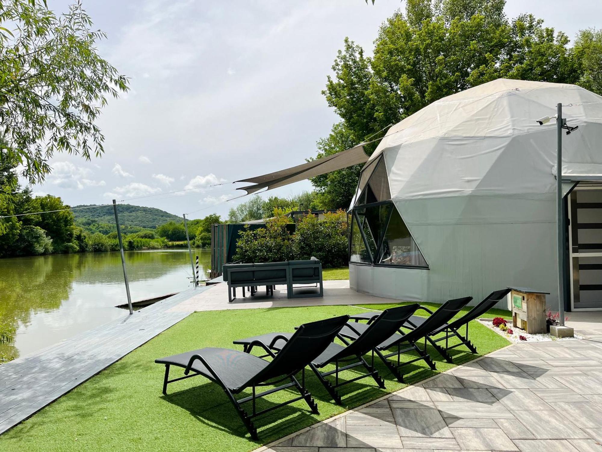Domeglamping At Fishinglake Ságvár 外观 照片